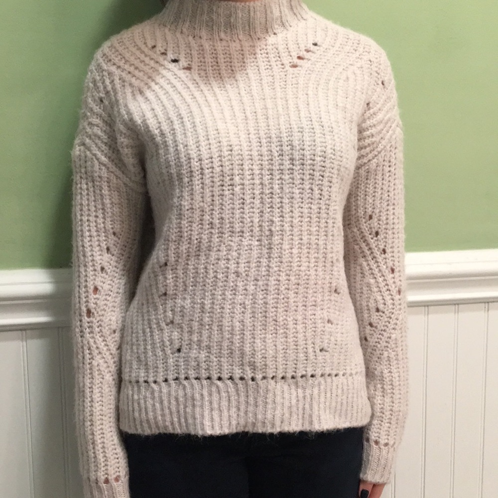 White turtle neck sweater